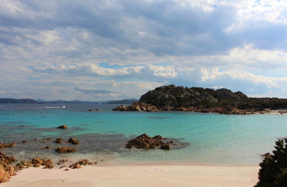 Plaja cu nisip roz din Italia. Unde se află Spiaggia Rosa Budelli, cum arată și cum ajungi la ea - Imaginea 7