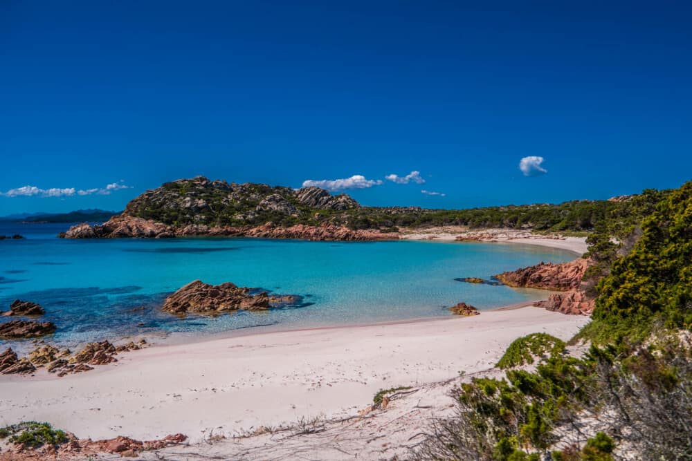 Plaja cu nisip roz din Italia. Unde se află Spiaggia Rosa Budelli, cum arată și cum ajungi la ea - Imaginea 8