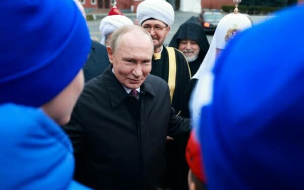 putin fetita piata rosie putin fetita piata rosie