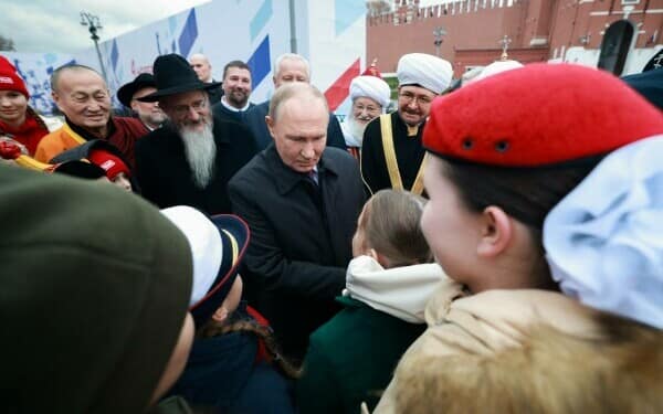 putin fetita piata rosie putin fetita piata rosie