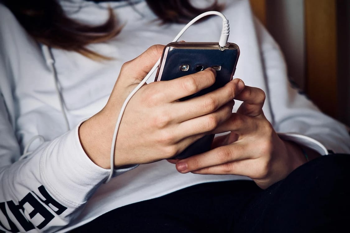 Timpul petrecut online este direct corelat cu afectarea stimei de sine FOTO: Pixabay