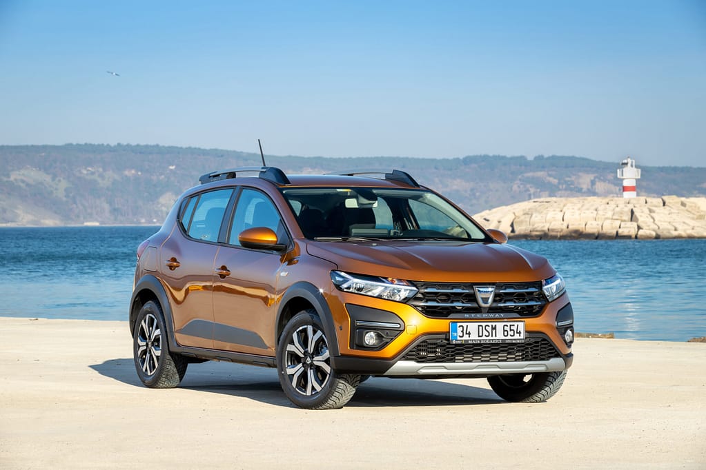 Dacia Sandero a fost din nou cea mai vândută mașină din Europa, în iulie. Ce modele a depășit și care este marele rival