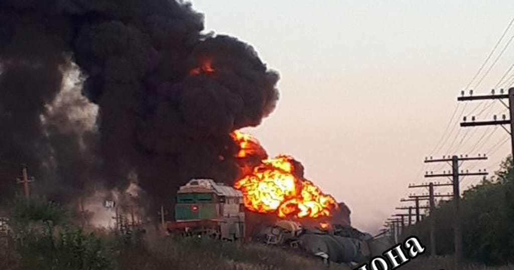 Tren rusesc cu combustibil destinat aprovizionării infanteriei, atacat cu drone de ucraineni