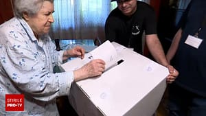 Sute de alegători au cerut urna mobilă acasă sau în spitale pentru a-şi exprima dreptul la vot. Cum s-a desfășurat procesul