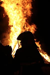 Incendiu devastator într-un ocol silvic din Galați. Ard 5.000 mp de lizieră şi vegetaţie uscată