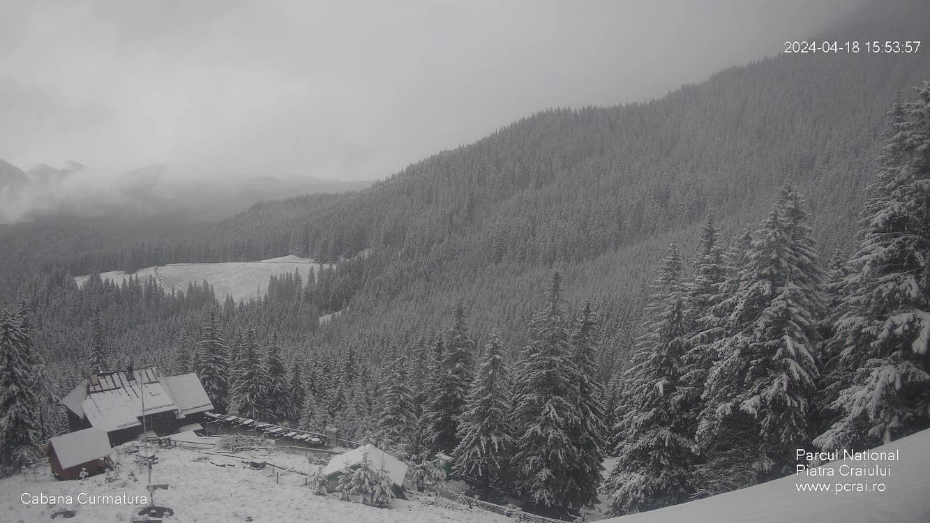 Cabana Curmătura FOTO Parcul Național Piatra Craiului