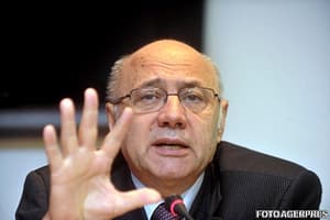 Anunțul medicului Irinel Popescu, după ce imaginea lui a fost folosită pentru a distribui fake-urile cu „morți umblători” despre vaccinul anti-COVID 