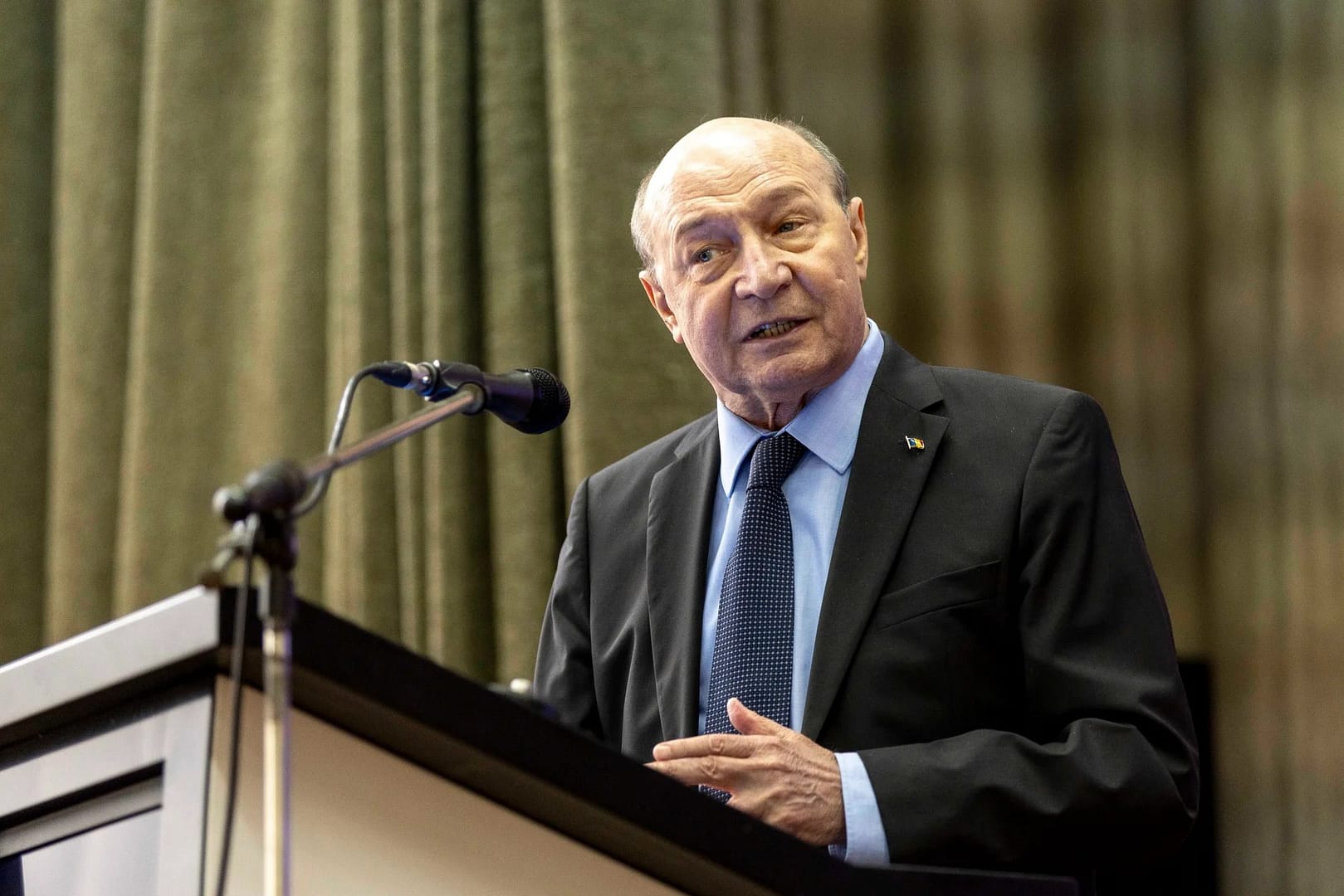 Traian Băsescu, apel către Guvern să discute problema corupției. „Plimbatul cu milioane către înalți demnitari este un obicei. Suntem la un pas de dezastru”