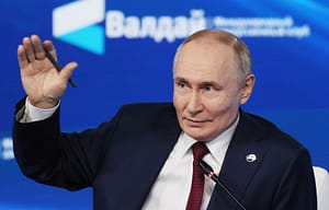 Cartea unui scriitor rus în care Putin era întinerit cu lipitori roz și sânge de fecioare, retrasă de la vânzare. Evenimentul de lansare, anulat