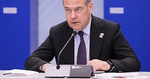 Medvedev îl numește „imbecil” pe ministrul belgian al Apărării. Ce l-a înfuriat pe oficialul rus