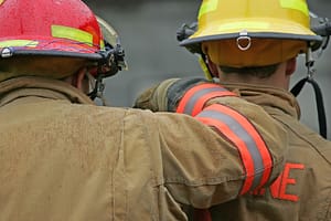 FOTO/VIDEO Zeci de turiști nevoiți să fugă de pe plajă cu barca din cauza incendiilor de vegetație din Sardinia / Probleme și în Grecia, Turcia și Bulgaria