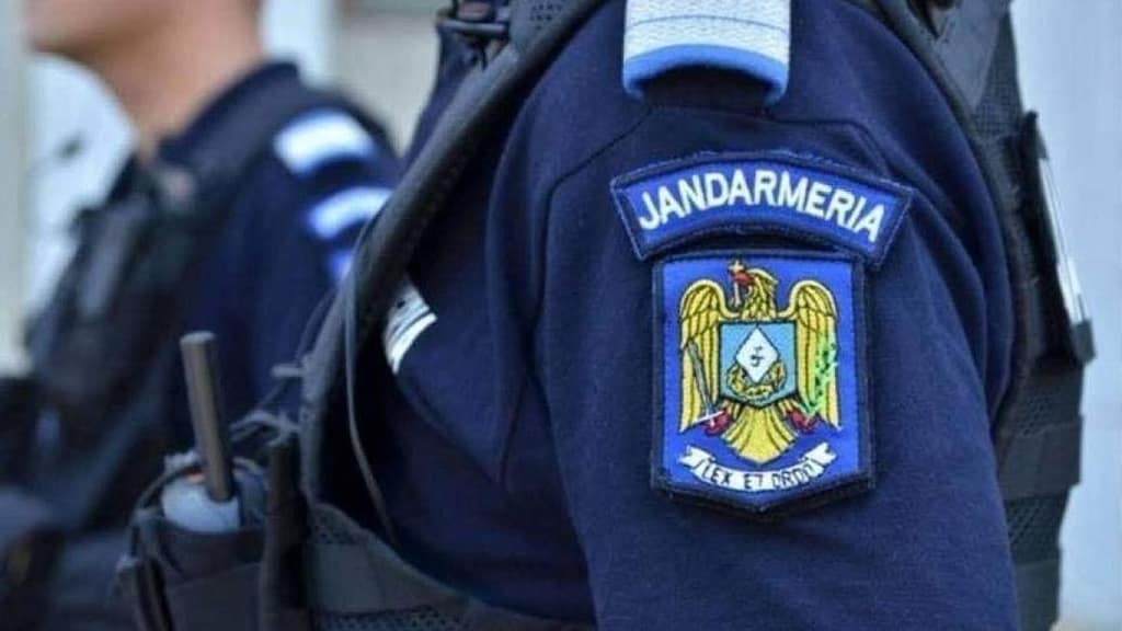 Amenzi date de Jandarmerie în timpul ceremoniei la care Ilie Bolojan a fost huiduit