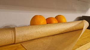 Cum să folosești corect hârtia de copt, cu partea lucioasă sau partea mată în sus