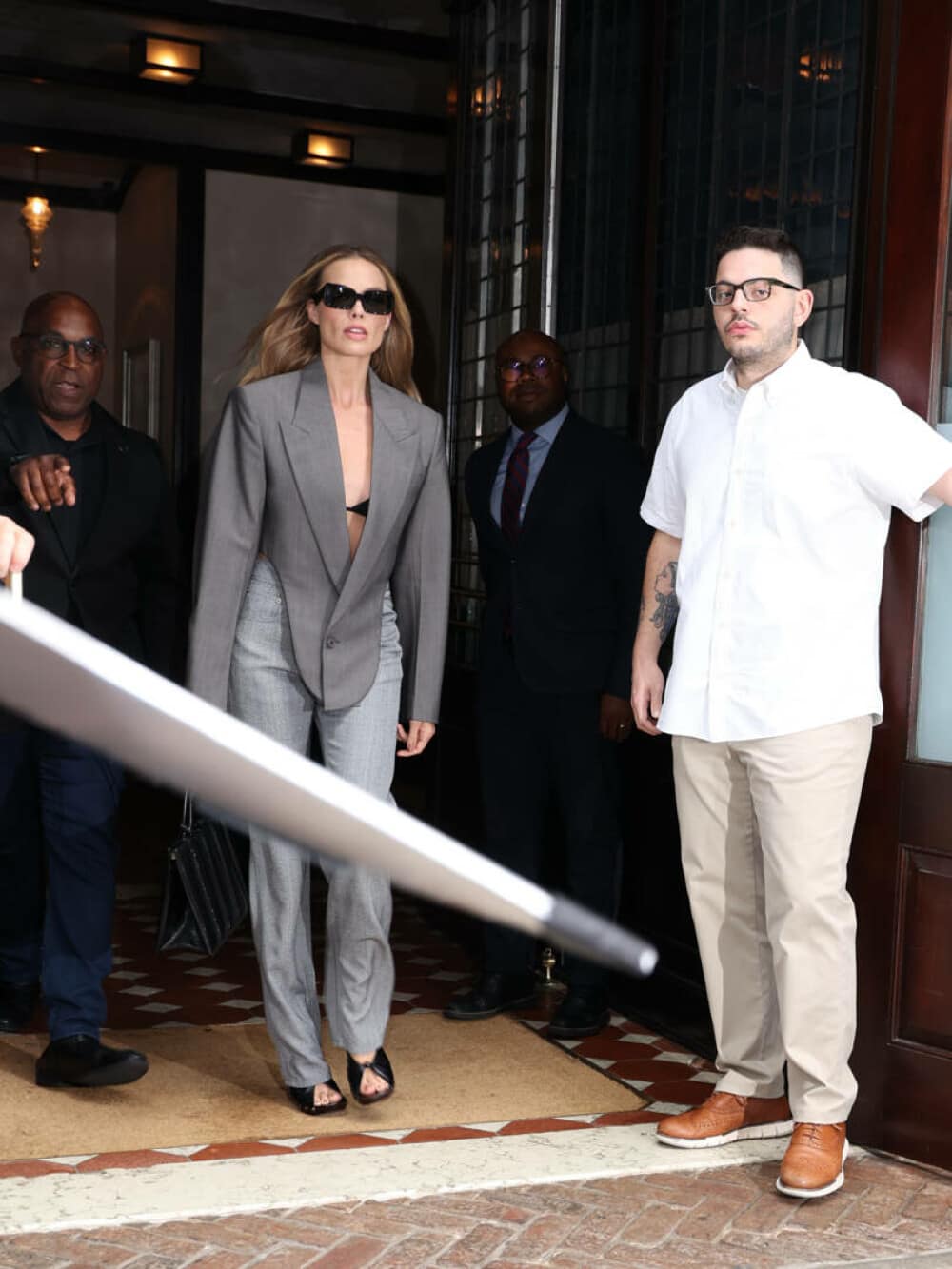 Margot Robbie, apariție discretă pe străzile din California, &icirc;ntre proiecte și pregătiri pentru următorul film. FOTO - Imaginea 20