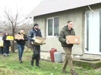 Pasionații de off-road, ajutoarele lui Moș Crăciun pentru bătr&acirc;nii din Iași. Oamenii le-au mulțumit cu lacrimi &icirc;n ochi