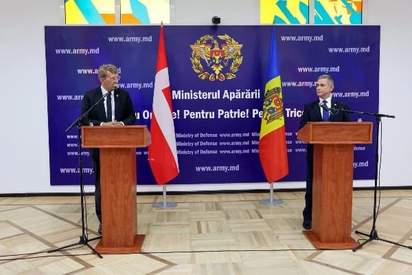 Miniștrii Apărării au susținut o conferință de presă la Chișinău. FOTO: Army.md