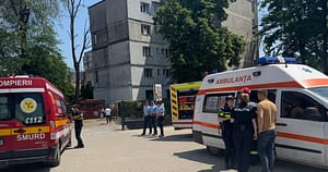 Incident la un loc de joacă din Botoșani: Doi copii au ajuns la spital, după ce s-a prăbușit tavanul peste ei. În interior erau 18 persoane