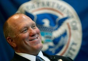 „Țarul frontierelor” lui Trump, acuzat că a primit mită de 50.000 de dolari într-o anchetă secretă a Departamentului de Justiție