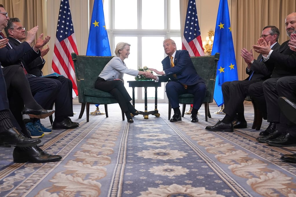 UE face un prim pas pentru implementarea acordului comercial cu SUA, așteptând reducerea taxelor americane pentru mașinile europene