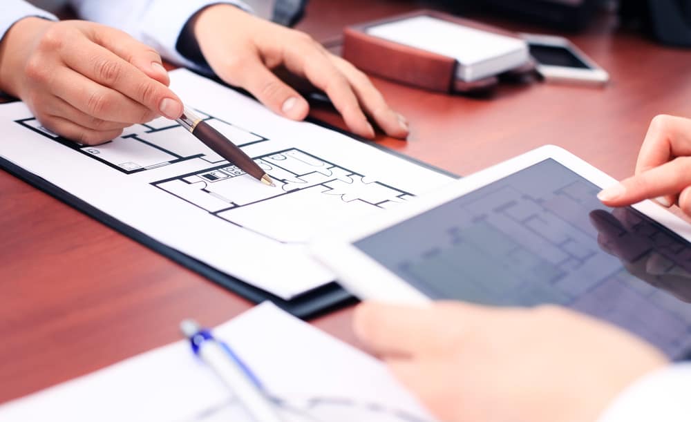 Grindă în loc de ușă, gaură și priză în loc de aer condiționat, locuri de joacă la subsol, vedere „spre mare” cu 3 blocuri în față. Anomaliile descoperite de ANPC la dezvoltatorii imobiliari