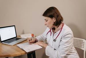 CNAS: Cine rămâne asigurat fără contribuție și cine va plăti. Schimbări majore în sănătate: Milioane de români, vizați