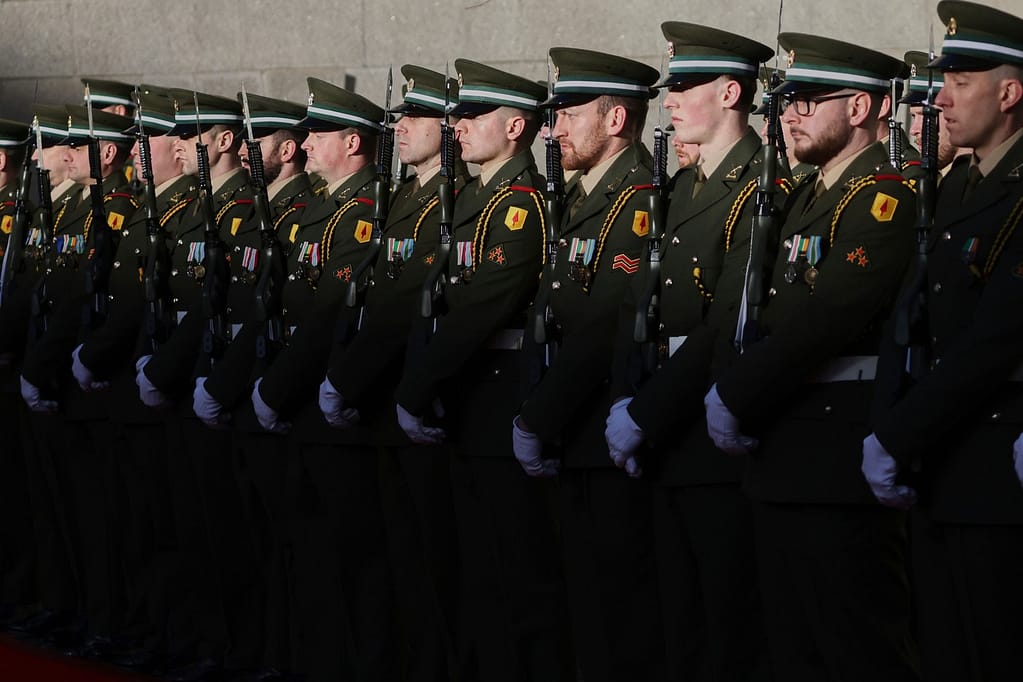 Irlanda își crește cheltuielile militare după vizita lui Zelenski în timpul căreia drone au fost văzute pe traiectoria avionului liderului ucrainean