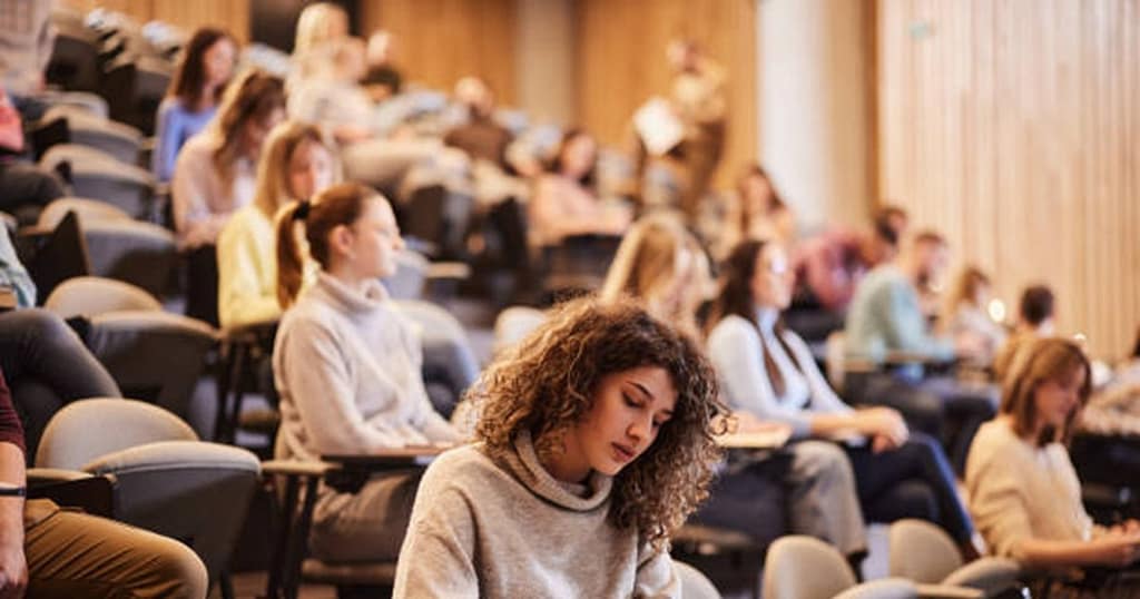 Vouchere pentru locuri bugetate la facultate? Cum este văzută propunerea rectorului Universității din București