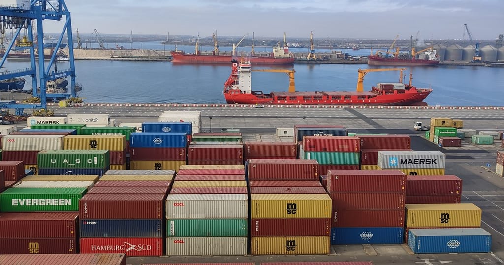 Beijingul se prezintă drept noul garant al comerțului global. China își exportă nu doar bunurile, ci și deflația