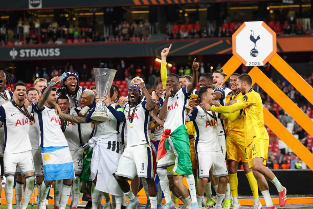Tottenham, echipa lui Radu Drăgușin, a câștigat Europa League. A învins în finală cu 1-0 pe Manchester United. FOTO - Imaginea 15