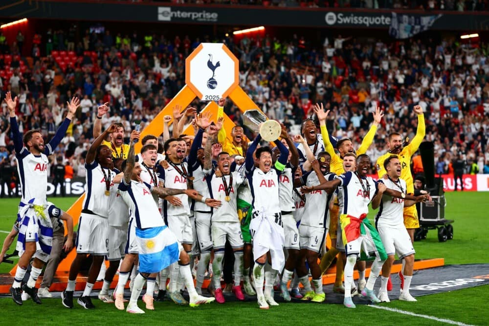 Tottenham, echipa lui Radu Drăgușin, a câștigat Europa League. A învins în finală cu 1-0 pe Manchester United. FOTO - Imaginea 18