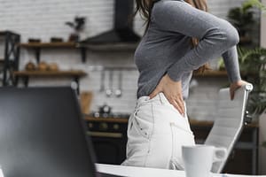 Exercițiul pe care ar trebui să îl faci zilnic dacă ai dureri lombare