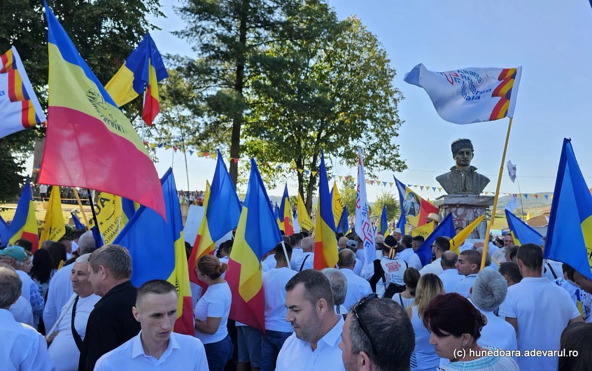 Țebea a devenit adesea un loc al defilărilor cu substrat politic. Foto: Daniel Guță