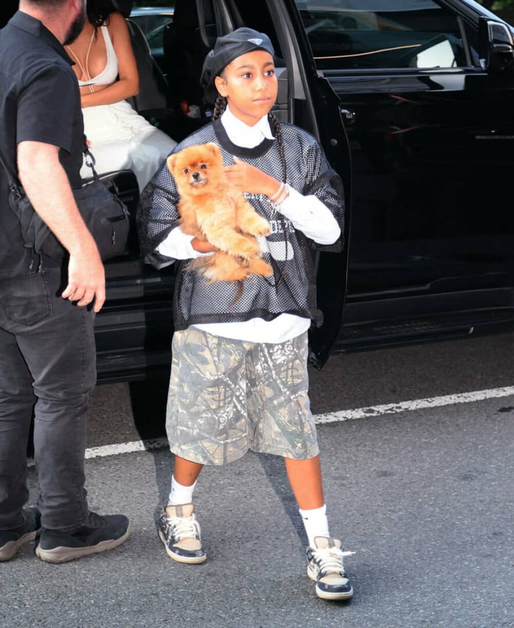 Kim Kardashian și fiica ei North West au atras toate privirile la Roma. Ținuta excentrică a adolescentei de 12 ani. FOTO - Imaginea 8