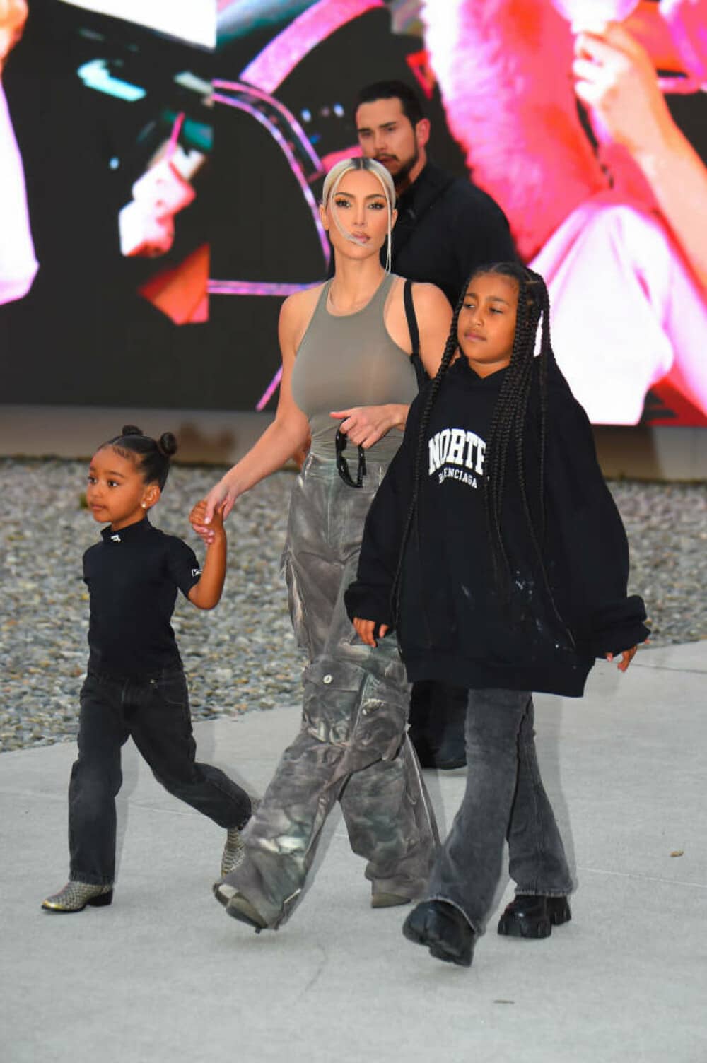 Kim Kardashian și fiica ei North West au atras toate privirile la Roma. Ținuta excentrică a adolescentei de 12 ani. FOTO - Imaginea 11