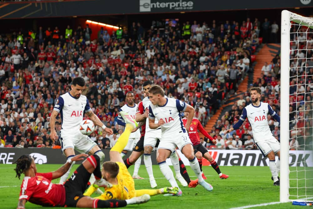 Tottenham, echipa lui Radu Drăgușin, a câștigat Europa League. A învins în finală cu 1-0 pe Manchester United. FOTO - Imaginea 9
