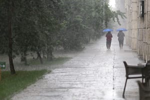 VIDEO O furtună puternică a provocat pagube în Sighetu Maramaţiei: străzi inundate și gospodării afectate