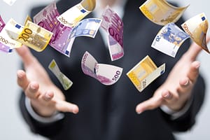 Declarațiile de avere și interese ale politicienilor, secretizate prin decizia CCR. Nu mai cuprind averile soților și copiilor