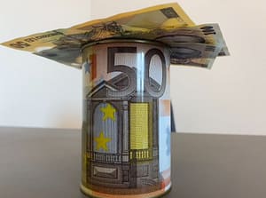 Fitch revizuiește România: Ratingul atârnă de deficit