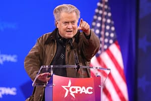 Un fost consilier al lui Trump mizează pe Marine Le Pen „să ucidă” Uniunea Europeană