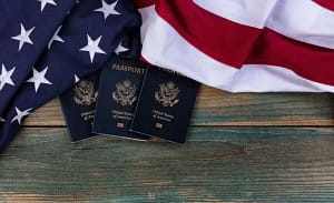 Trump cere Curții Supreme să blocheze pașapoartele pentru americanii transgender și non-binari