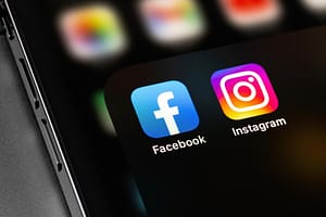 Guvernul britanic ia în calcul să restricționeze accesul copiilor la rețelele sociale. Demersul anunțat de ministrul pentru tehnologie