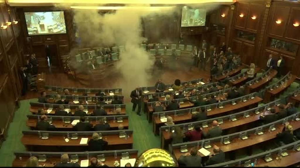 Parlamentarii din Kosovo nu au reușit nici până acum să-și aleagă președintele. Cât au amânat