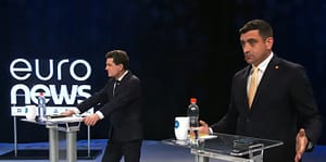 VIDEO Contre între candidați la o întrebare despre cursul euro. Simion: „Mai lipsea să fiu acuzat că sunt vinovat și de nealegerea noului papă” / Dan: „Să nu o dăm în politicianism”
