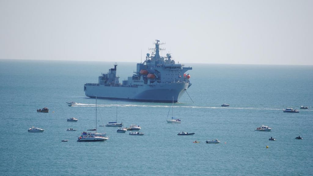 Ucraina susține că două nave de transport au fost lovite de drone rusești lângă un port ucrainean