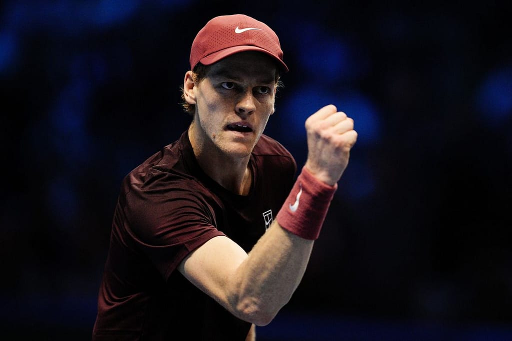 Jannik Sinner s-a impus în fața lui Alexander Zverev și este în semifinale la ATP Finals