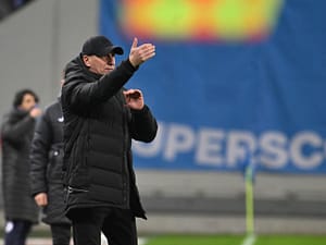 OUT! Schimbat după 22 de minute, va fi dat afară în această iarnă