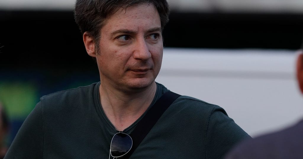 Testul pentru cetățenie, mai greu decât pare. Andrei Caramitru: „Mare parte din alegători nu ar putea trece examenul”