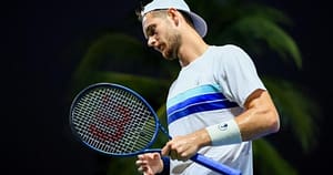 Un jucător de tenis a fost descalificat la un turneu din Grecia pentru că a făcut duș la pauză