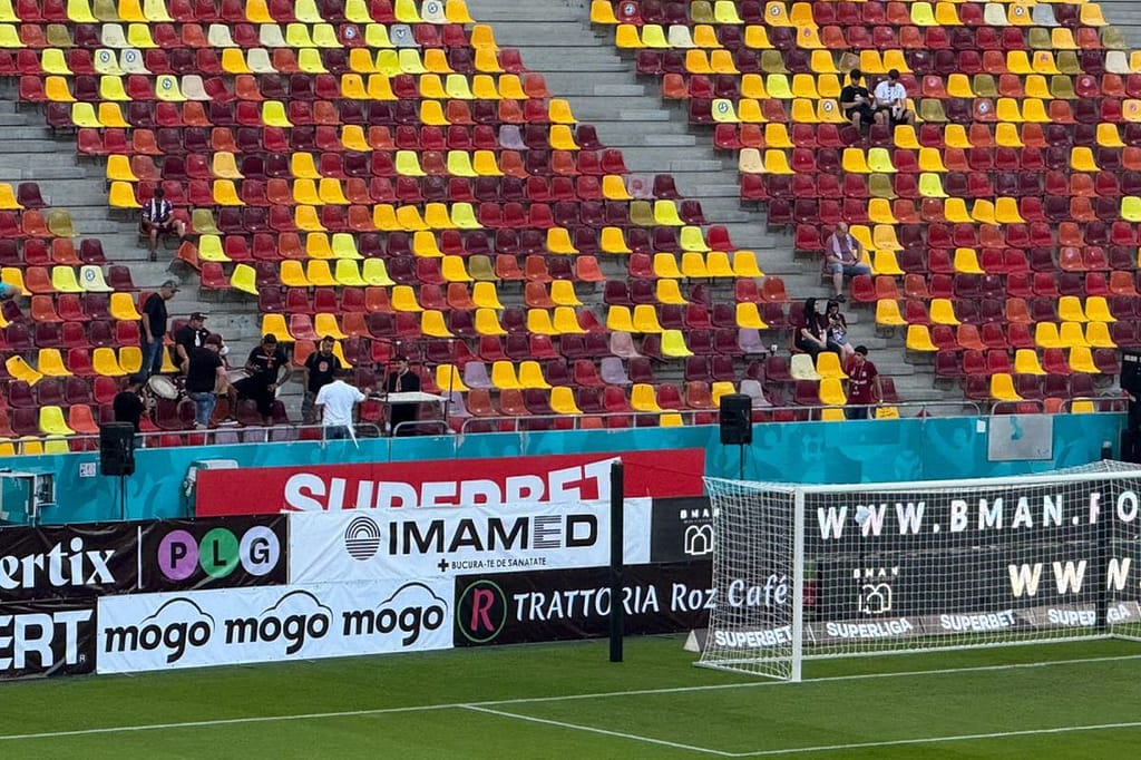 Galeria Rapidului încalcă regulamentul FRF la derby-ul cu FCSB?! Detaliul surprins pe Arena Națională
