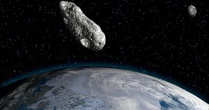 Un asteroid de dimensiunea unui autobuz se îndreaptă spre Pământ. Cât de periculos este